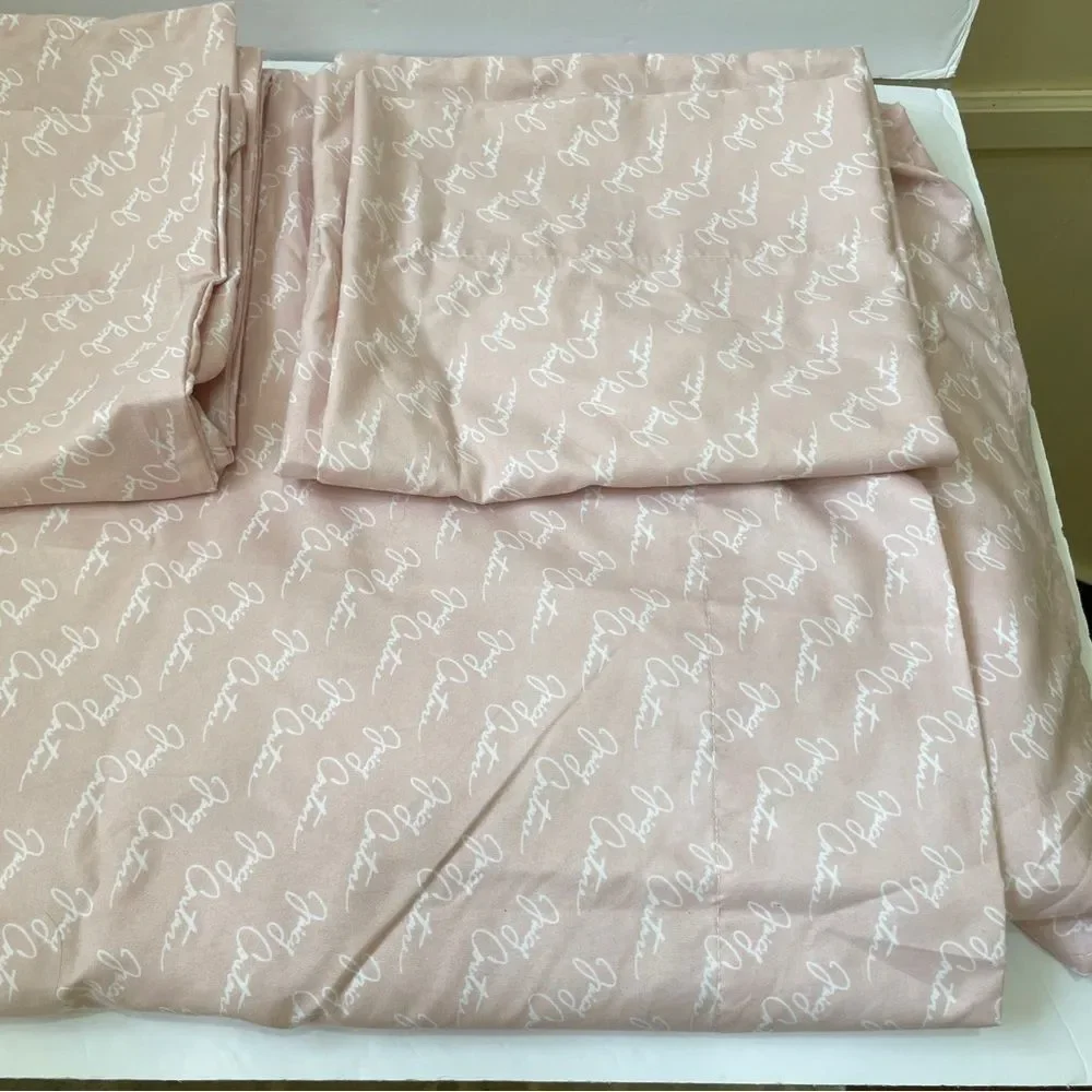JUICY COUTURE KING SIZE FLAT‎ SHEET AND TWO KING PILLOWCASES IN PINK